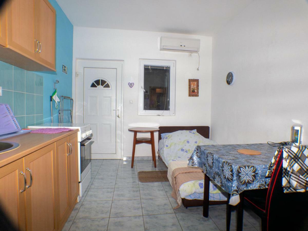 Apartments Plaza Иван-Долац Экстерьер фото