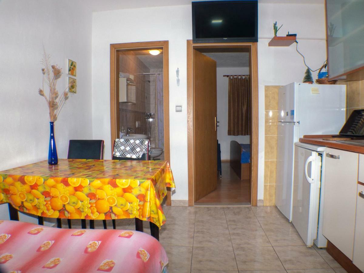 Apartments Plaza Иван-Долац Экстерьер фото