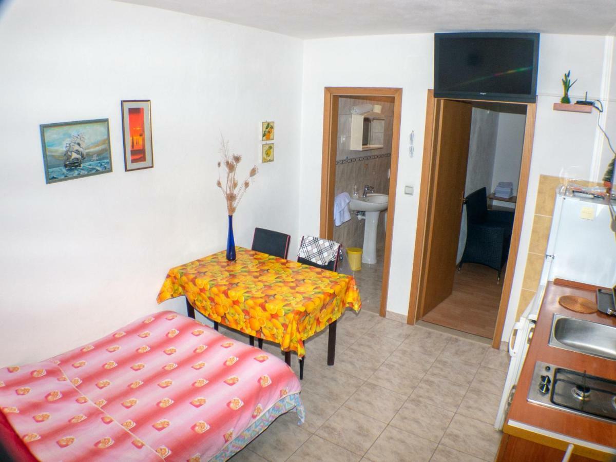 Apartments Plaza Иван-Долац Экстерьер фото